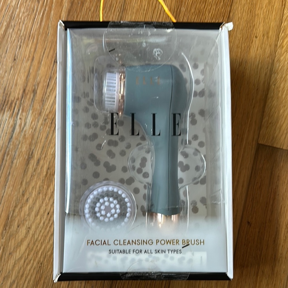 NWT ELLE Facial Cleansing Power Brush - Grey